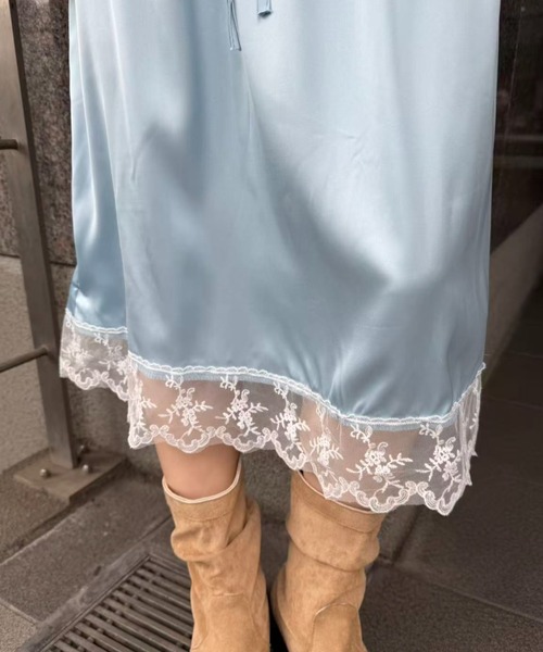 mebole(メボレ)の「satin lace long skirt(スカート・レディース・ブルー/アイボリー・FREE)」の2枚目の写真