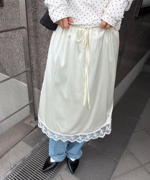 mebole(メボレ)の「satin lace long skirt(スカート・レディース・ブルー/アイボリー・FREE)」の1枚目の写真