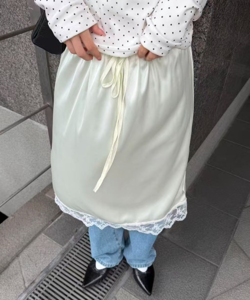 mebole(メボレ)の「satin lace long skirt(スカート・レディース・ブルー/アイボリー・FREE)」の6枚目の写真