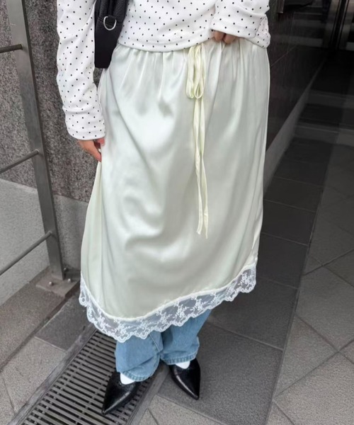 mebole(メボレ)の「satin lace long skirt(スカート・レディース・ブルー/アイボリー・FREE)」の10枚目の写真