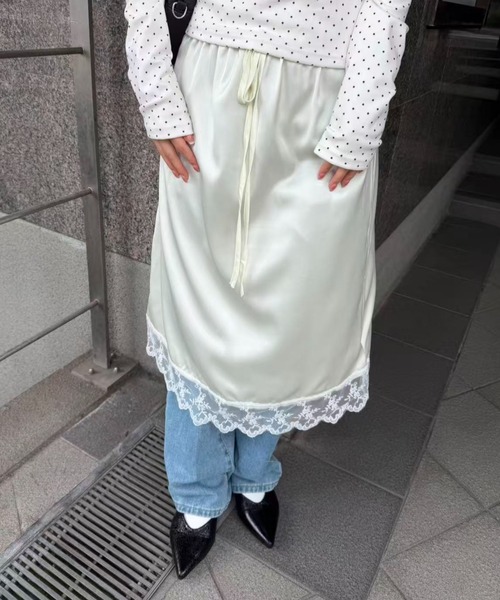mebole(メボレ)の「satin lace long skirt(スカート・レディース・ブルー/アイボリー・FREE)」の12枚目の写真
