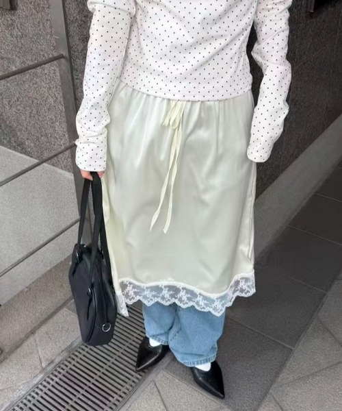 mebole(メボレ)の「satin lace long skirt(スカート・レディース・ブルー/アイボリー・FREE)」の5枚目の写真