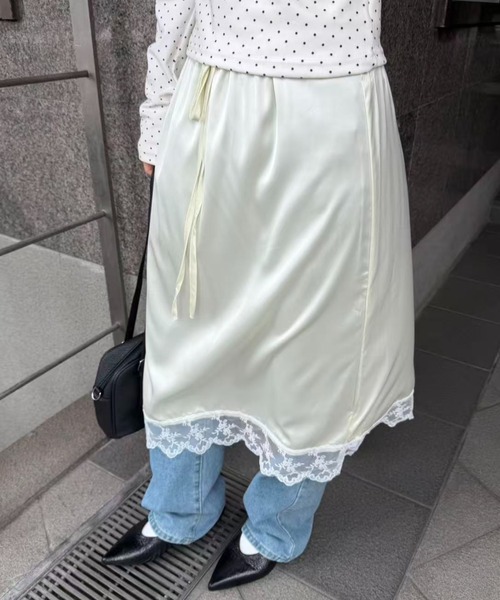 mebole(メボレ)の「satin lace long skirt(スカート・レディース・ブルー/アイボリー・FREE)」の4枚目の写真