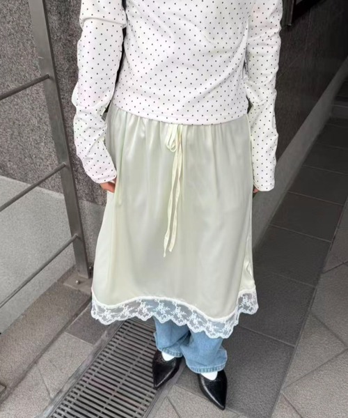 mebole(メボレ)の「satin lace long skirt(スカート・レディース・ブルー/アイボリー・FREE)」の9枚目の写真