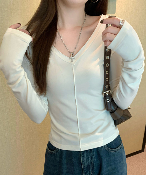 2ly2(トゥーリートゥー)の「Vネック センターシーム 長袖カットソー(Tシャツ/カットソー・レディース・アイボリー/グレー・FREE)」の4枚目の写真