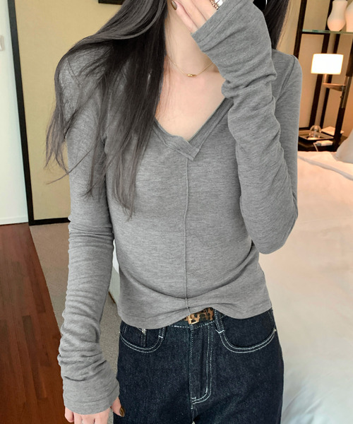 2ly2(トゥーリートゥー)の「Vネック センターシーム 長袖カットソー(Tシャツ/カットソー・レディース・アイボリー/グレー・FREE)」の16枚目の写真