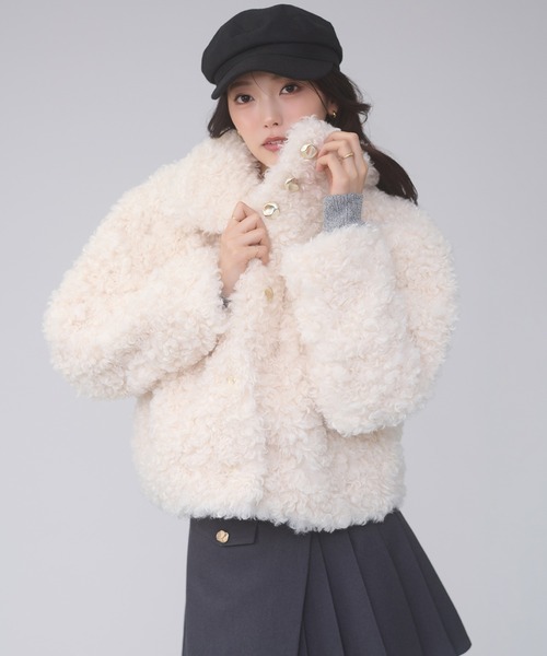Ambre Neige(アンブルネージュ)の「poodle fake fur stand neck blouson / プードルフェイクファースタンドネックブルゾン(ブルゾン・レディース・ダークブラウン/ベージュ/アイボリー・FREE)」の1枚目の写真