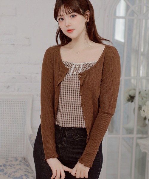 Anely(アネリー)の「【2点セット】 チェック柄シャーリングキャミソール×リブカーディガン(その他トップス・レディース・ブラック/レッド/ブラウン・FREE)」の2枚目の写真