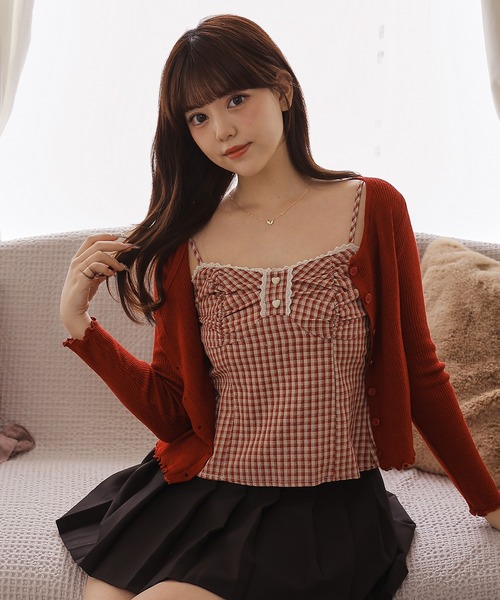 Anely(アネリー)の「【2点セット】 チェック柄シャーリングキャミソール×リブカーディガン(その他トップス・レディース・ブラック/レッド/ブラウン・FREE)」の3枚目の写真