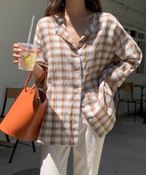 FAVORITO(ファヴォリート)の「クルーネックチェック柄シャツ(シャツ/ブラウス・レディース・ブラウン/ブルー・F)」の2枚目の写真