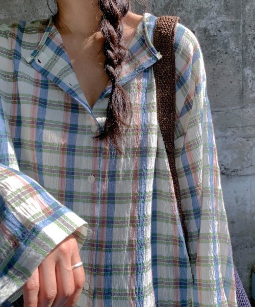 FAVORITO(ファヴォリート)の「クルーネックチェック柄シャツ(シャツ/ブラウス・レディース・ブラウン/ブルー・F)」の4枚目の写真