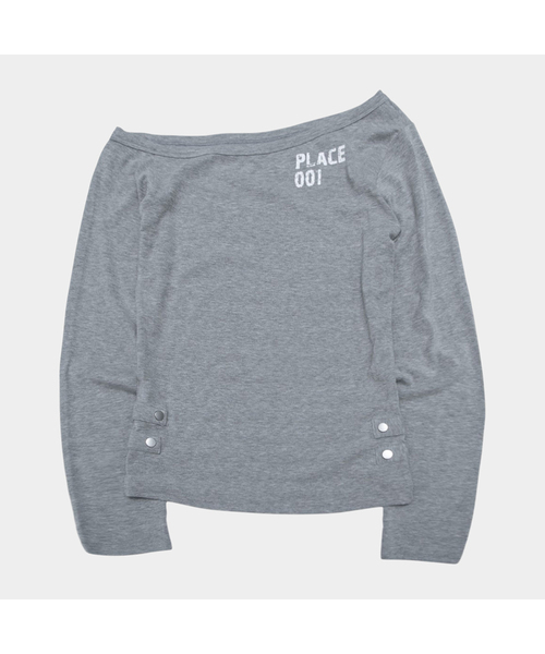 PLACE STUDIO(プレイススタジオ)の「ナポレオン・ディテール・プリント・ワンオフショルダー長袖Tシャツ_2色(Tシャツ/カットソー・レディース・ブラック/グレー・FREE)」の1枚目の写真