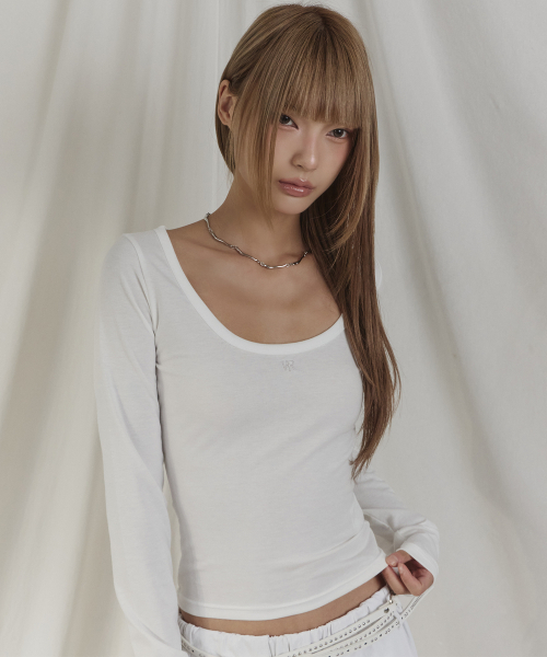 KRUXH(クルクス)の「シンボル刺繍ワイドネックロングスリーブ ミストホワイト(Tシャツ/カットソー・レディース・その他・FREE)」の1枚目の写真