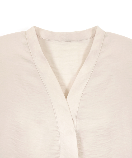 Yuje(ユジェ)の「SCARF BLOUSE (2color)(シャツ/ブラウス・レディース・ホワイト/ライトピンク・FREE)」の9枚目の写真