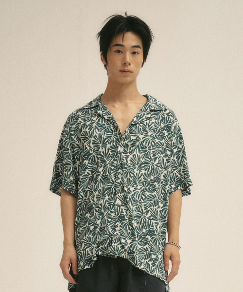 VILLA RAY（ヴィラ・レイ）の「トロピカルオアシス メンズ ビスコースシャツ（シャツ/ブラウス・メンズ・その他・LARGE/MEDIUM/X-LARGE）」の2枚目の写真