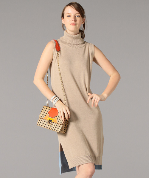 LOVELESS WOMENS（ラブレス　ウィメンズ）の「【LOVELESS】WOMENS オフタートルノースリーブニット（ニット/セーター・レディース・ホワイト/ベージュ/ネイビー・36/34）」の2枚目の写真