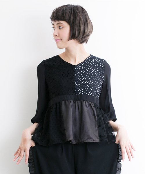 merlot plus（メルロープリュス）の「異素材パッチワークブラウス5800（シャツ/ブラウス・レディース・ブラック/ベージュ・FREE）」の2枚目の写真
