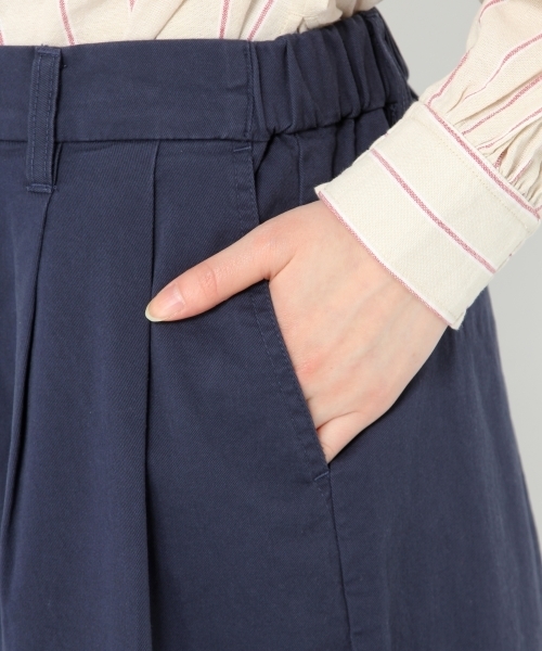 studio CLIP（スタディオクリップ）の「コットンストレッチチノワイドフレアパンツ（チノパンツ・レディース・ベージュ/ネイビー/カーキ・MEDIUM/LARGE）」の4枚目の写真