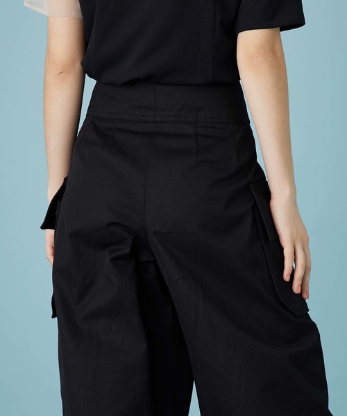 UNITED TOKYO（ユナイテッドトウキョウ）の「ラップチノワイドパンツ（チノパンツ・レディース・ベージュ/ブラック/ホワイト・1）」の9枚目の写真