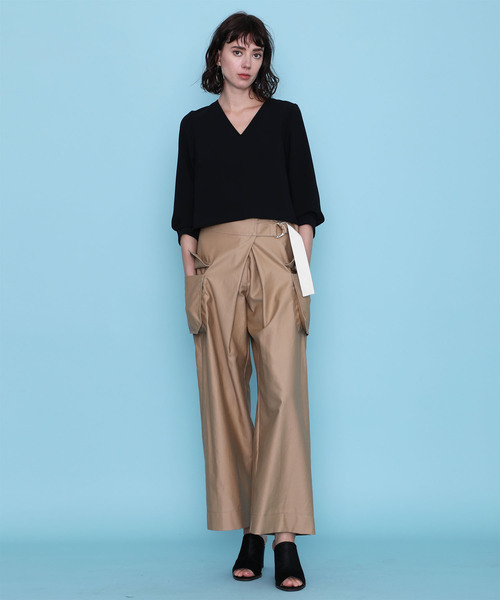 UNITED TOKYO（ユナイテッドトウキョウ）の「ラップチノワイドパンツ（チノパンツ・レディース・ベージュ/ブラック/ホワイト・1）」の11枚目の写真