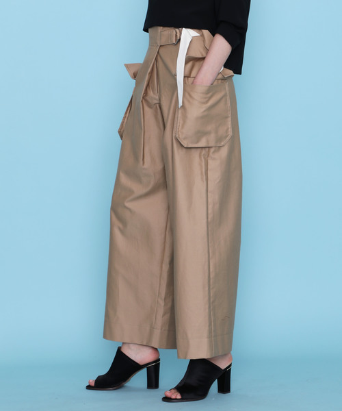 UNITED TOKYO（ユナイテッドトウキョウ）の「ラップチノワイドパンツ（チノパンツ・レディース・ベージュ/ブラック/ホワイト・1）」の13枚目の写真