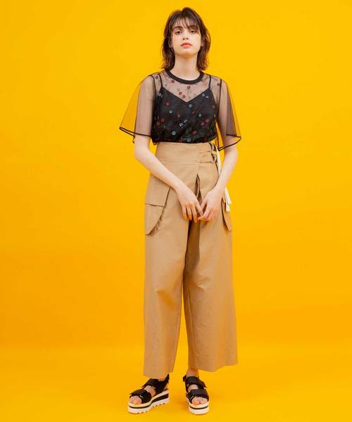 UNITED TOKYO（ユナイテッドトウキョウ）の「ラップチノワイドパンツ（チノパンツ・レディース・ベージュ/ブラック/ホワイト・1）」の14枚目の写真