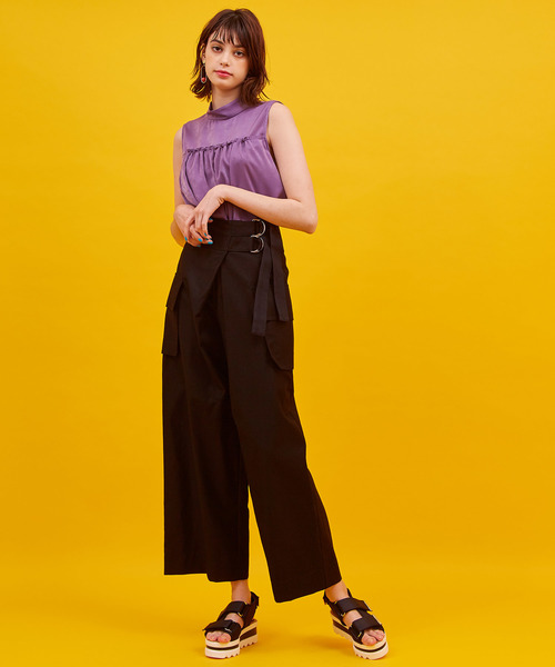 UNITED TOKYO（ユナイテッドトウキョウ）の「ラップチノワイドパンツ（チノパンツ・レディース・ベージュ/ブラック/ホワイト・1）」の18枚目の写真