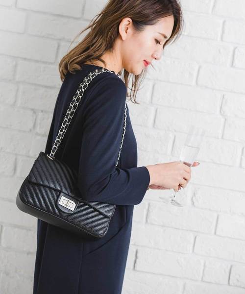 MaxMaraアウトレット●ANELLO サテン×キルティングショルダー キルティング丸形ショルダーバッグ（ショルダーバッグ