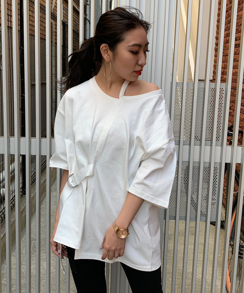 ENVYM（アンビー）の「ネックポイントベルトＴ－ＳＨ（Tシャツ/カットソー・レディース・ホワイト/ブラック・FREE）」の2枚目の写真