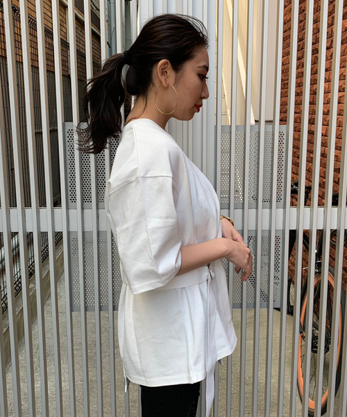 ENVYM（アンビー）の「ネックポイントベルトＴ－ＳＨ（Tシャツ/カットソー・レディース・ホワイト/ブラック・FREE）」の12枚目の写真