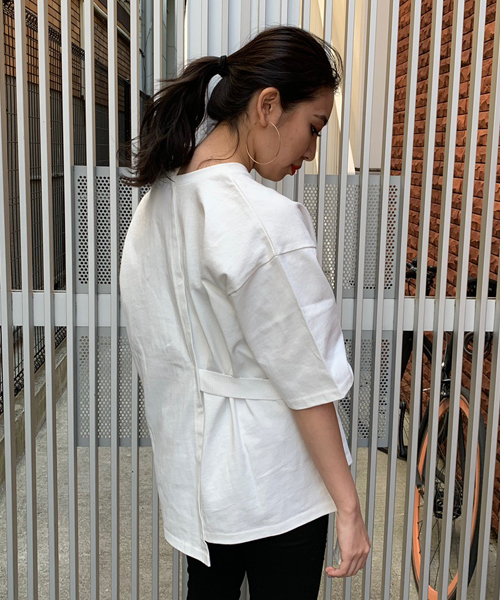 ENVYM（アンビー）の「ネックポイントベルトＴ－ＳＨ（Tシャツ/カットソー・レディース・ホワイト/ブラック・FREE）」の7枚目の写真