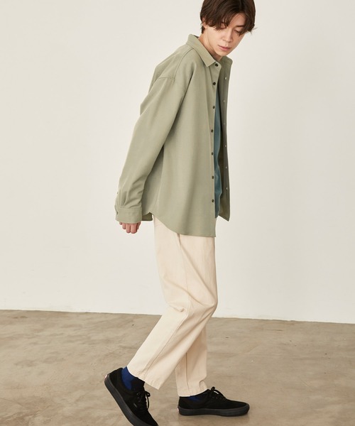 MONO-MART（モノマート）の「オーバーサイズTRストレッチレギュラーカラーシャツ L/S（シャツ/ブラウス・メンズ・ブラック/ブラウン/グレー/オフホワイト/ボルドー/モカ/グレー系その他/ブルー系その他/ストライプ/グレー系その他2/ブラウン系その他/ベージュ系その他/オリーブ/ネイビー/ブルー系その他2/インディゴブルー/ベージュ系その他2/ベージュ系その他3/グリーン系その他/グレー系その他3/グレー系その他4/ブラウン系その他2/グレイッシュベージュ/ダークブラウン/サックスブルー/グリーン系その他2/ライラック/ブラウン系その他3/ブルー/グリーン・M/L/XL/S）」の21枚目の写真