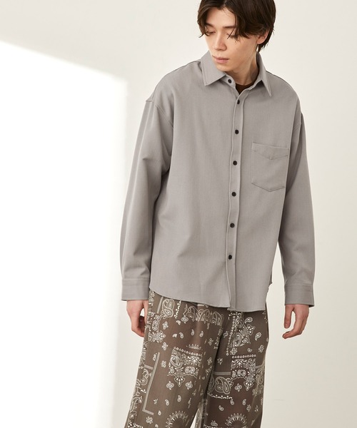 MONO-MART（モノマート）の「オーバーサイズTRストレッチレギュラーカラーシャツ L/S（シャツ/ブラウス・メンズ・ブラック/ブラウン/グレー/オフホワイト/ボルドー/モカ/グレー系その他/ブルー系その他/ストライプ/グレー系その他2/ブラウン系その他/ベージュ系その他/オリーブ/ネイビー/ブルー系その他2/インディゴブルー/ベージュ系その他2/ベージュ系その他3/グリーン系その他/グレー系その他3/グレー系その他4/ブラウン系その他2/グレイッシュベージュ/ダークブラウン/サックスブルー/グリーン系その他2/ライラック/ブラウン系その他3/ブルー/グリーン・M/L/XL/S）」の4枚目の写真