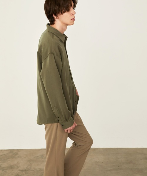 MONO-MART（モノマート）の「オーバーサイズTRストレッチレギュラーカラーシャツ L/S（シャツ/ブラウス・メンズ・ブラック/ブラウン/グレー/オフホワイト/ボルドー/モカ/グレー系その他/ブルー系その他/ストライプ/グレー系その他2/ブラウン系その他/ベージュ系その他/オリーブ/ネイビー/ブルー系その他2/インディゴブルー/ベージュ系その他2/ベージュ系その他3/グリーン系その他/グレー系その他3/グレー系その他4/ブラウン系その他2/グレイッシュベージュ/ダークブラウン/サックスブルー/グリーン系その他2/ライラック/ブラウン系その他3/ブルー/グリーン・M/L/XL/S）」の19枚目の写真