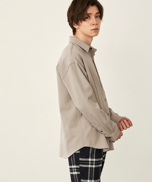 MONO-MART（モノマート）の「オーバーサイズTRストレッチレギュラーカラーシャツ L/S（シャツ/ブラウス・メンズ・ブラック/ブラウン/グレー/オフホワイト/ボルドー/モカ/グレー系その他/ブルー系その他/ストライプ/グレー系その他2/ブラウン系その他/ベージュ系その他/オリーブ/ネイビー/ブルー系その他2/インディゴブルー/ベージュ系その他2/ベージュ系その他3/グリーン系その他/グレー系その他3/グレー系その他4/ブラウン系その他2/グレイッシュベージュ/ダークブラウン/サックスブルー/グリーン系その他2/ライラック/ブラウン系その他3/ブルー/グリーン・M/L/XL/S）」の16枚目の写真