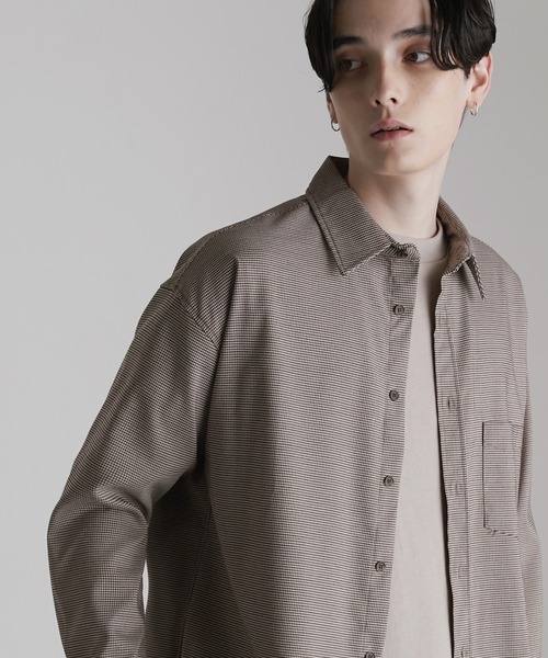 MONO-MART（モノマート）の「オーバーサイズTRストレッチレギュラーカラーシャツ L/S（シャツ/ブラウス・メンズ・ブラック/ブラウン/グレー/オフホワイト/ボルドー/モカ/グレー系その他/ブルー系その他/ストライプ/グレー系その他2/ブラウン系その他/ベージュ系その他/オリーブ/ネイビー/ブルー系その他2/インディゴブルー/ベージュ系その他2/ベージュ系その他3/グリーン系その他/グレー系その他3/グレー系その他4/ブラウン系その他2/グレイッシュベージュ/ダークブラウン/サックスブルー/グリーン系その他2/ライラック/ブラウン系その他3/ブルー/グリーン・M/L/XL/S）」の13枚目の写真