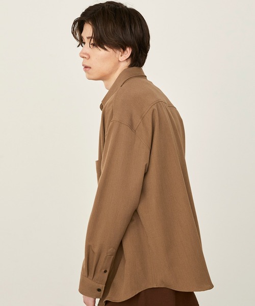 MONO-MART（モノマート）の「オーバーサイズTRストレッチレギュラーカラーシャツ L/S（シャツ/ブラウス・メンズ・ブラック/ブラウン/グレー/オフホワイト/ボルドー/モカ/グレー系その他/ブルー系その他/ストライプ/グレー系その他2/ブラウン系その他/ベージュ系その他/オリーブ/ネイビー/ブルー系その他2/インディゴブルー/ベージュ系その他2/ベージュ系その他3/グリーン系その他/グレー系その他3/グレー系その他4/ブラウン系その他2/グレイッシュベージュ/ダークブラウン/サックスブルー/グリーン系その他2/ライラック/ブラウン系その他3/ブルー/グリーン・M/L/XL/S）」の11枚目の写真