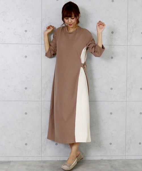 libelle more（リベル モア）の「サイドプリーツワンピース（ワンピース・レディース・ベージュ系その他/ブラック系その他2/ブラック系その他/ブルーグレー/ブラック系その他3/ブラック系その他4/ベージュ系その他2・FREE）」の6枚目の写真