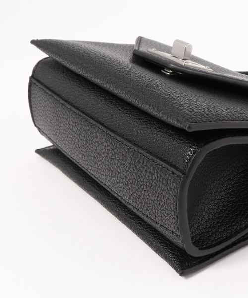 CHARLES & KEITH(チャールズ & キース)の「ターンロック ベルトバッグ / Turn Lock Belt Bag(ショルダーバッグ・レディース・ブラック/バーガンディー/ブラック系その他2・S)」の12枚目の写真