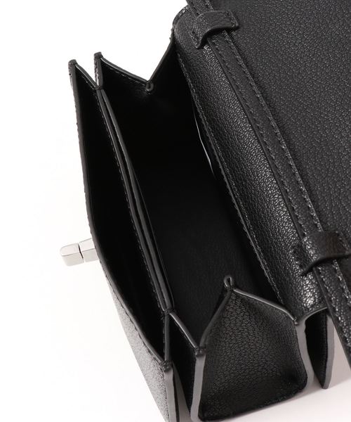 CHARLES & KEITH(チャールズ & キース)の「ターンロック ベルトバッグ / Turn Lock Belt Bag(ショルダーバッグ・レディース・ブラック/バーガンディー/ブラック系その他2・S)」の16枚目の写真