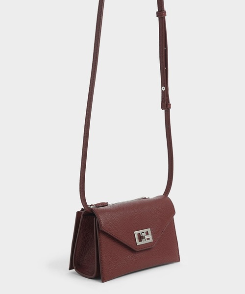CHARLES & KEITH(チャールズ & キース)の「ターンロック ベルトバッグ / Turn Lock Belt Bag(ショルダーバッグ・レディース・ブラック/バーガンディー/ブラック系その他2・S)」の19枚目の写真