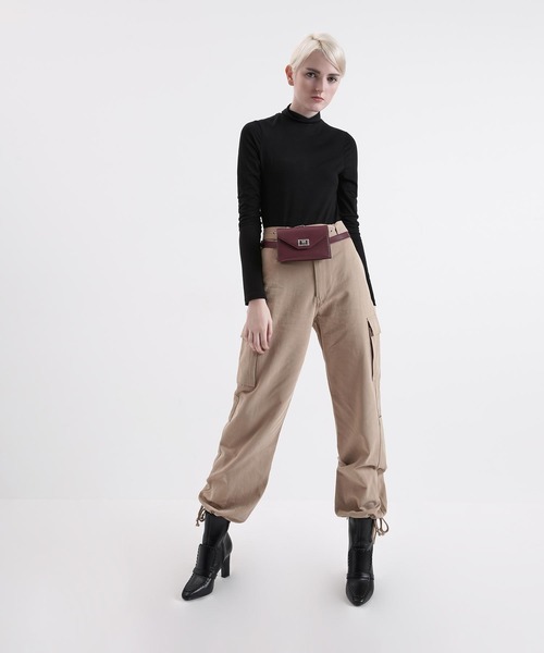 CHARLES & KEITH(チャールズ & キース)の「ターンロック ベルトバッグ / Turn Lock Belt Bag(ショルダーバッグ・レディース・ブラック/バーガンディー/ブラック系その他2・S)」の17枚目の写真