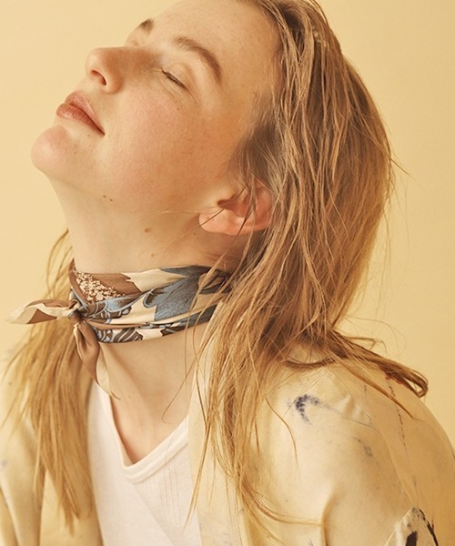 LE VERNIS(ル・ベルニ)の「LE VERNIS(ル・ベルニ)ボタニカルスカーフ(バンダナ/スカーフ・レディース・イエロー/ブラウン・FREE)」の3枚目の写真