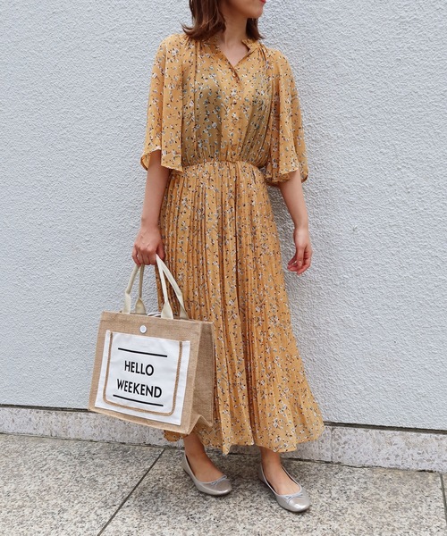 Riberry(リベリー)の「花柄シフォンキーネックワンピース(ワンピース・レディース・ブラック/グリーン/イエロー・MEDIUM)」の3枚目の写真