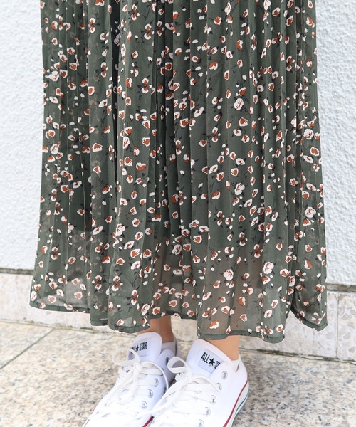 Riberry(リベリー)の「花柄シフォンキーネックワンピース(ワンピース・レディース・ブラック/グリーン/イエロー・MEDIUM)」の10枚目の写真