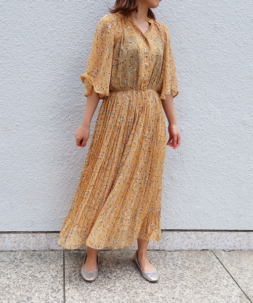 Riberry(リベリー)の「花柄シフォンキーネックワンピース(ワンピース・レディース・ブラック/グリーン/イエロー・MEDIUM)」の11枚目の写真