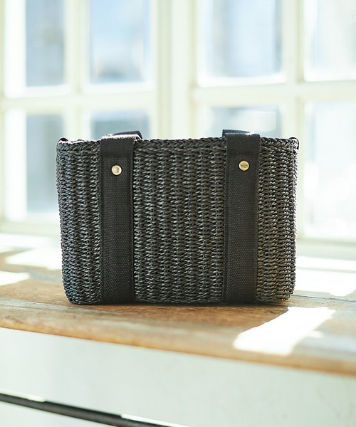 LEPSIM（レプシィム）の「ペーパーミニＴＯＴＥ　929438（ショルダーバッグ・レディース・ブラック/ベージュ/グレイッシュベージュ・ONE SIZE）」の2枚目の写真