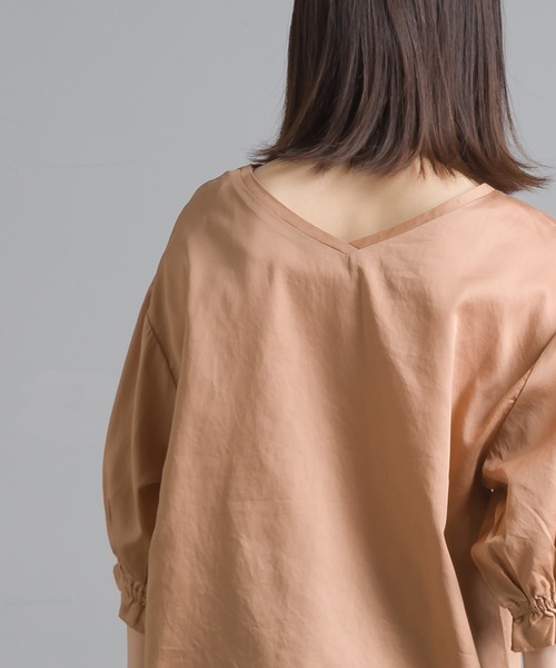 OMNES Another Edition（オムネス アナザーエディション）の「製品洗い綿サテン ボリューム袖2wayプルオーバーシャツ（シャツ/ブラウス・レディース・ホワイト/ブラウン系その他・FREE）」の12枚目の写真