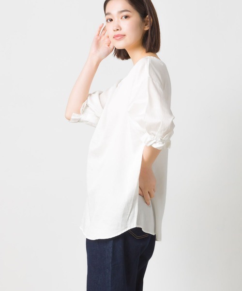 OMNES Another Edition（オムネス アナザーエディション）の「製品洗い綿サテン ボリューム袖2wayプルオーバーシャツ（シャツ/ブラウス・レディース・ホワイト/ブラウン系その他・FREE）」の21枚目の写真