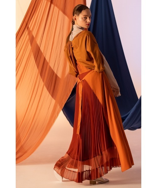 AULA AILA(アウラアイラ)の「ツイストバックドレス(ドレス・レディース・ブラック/オレンジ/カーキ・1/0)」の9枚目の写真